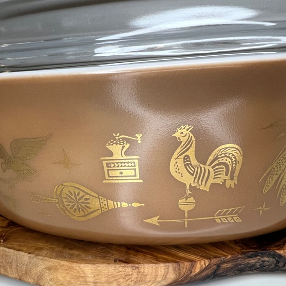 PYREX Early American Casserole Dish Bowl w Lid 2.5 Quarts Rare Vintage EUC - Picture 8 of 16